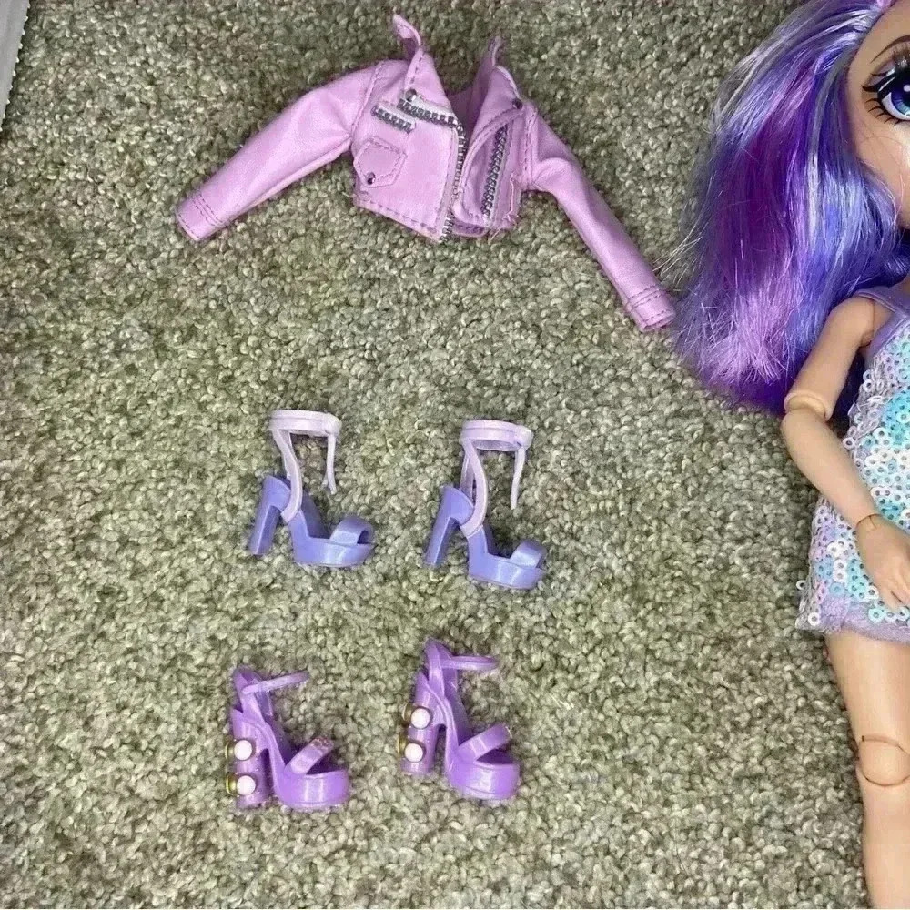 Rainbow High Purple Fashion Doll Series 1 - Violet Willow, Lot W/ shoes/clothes - Picture 10 of 11